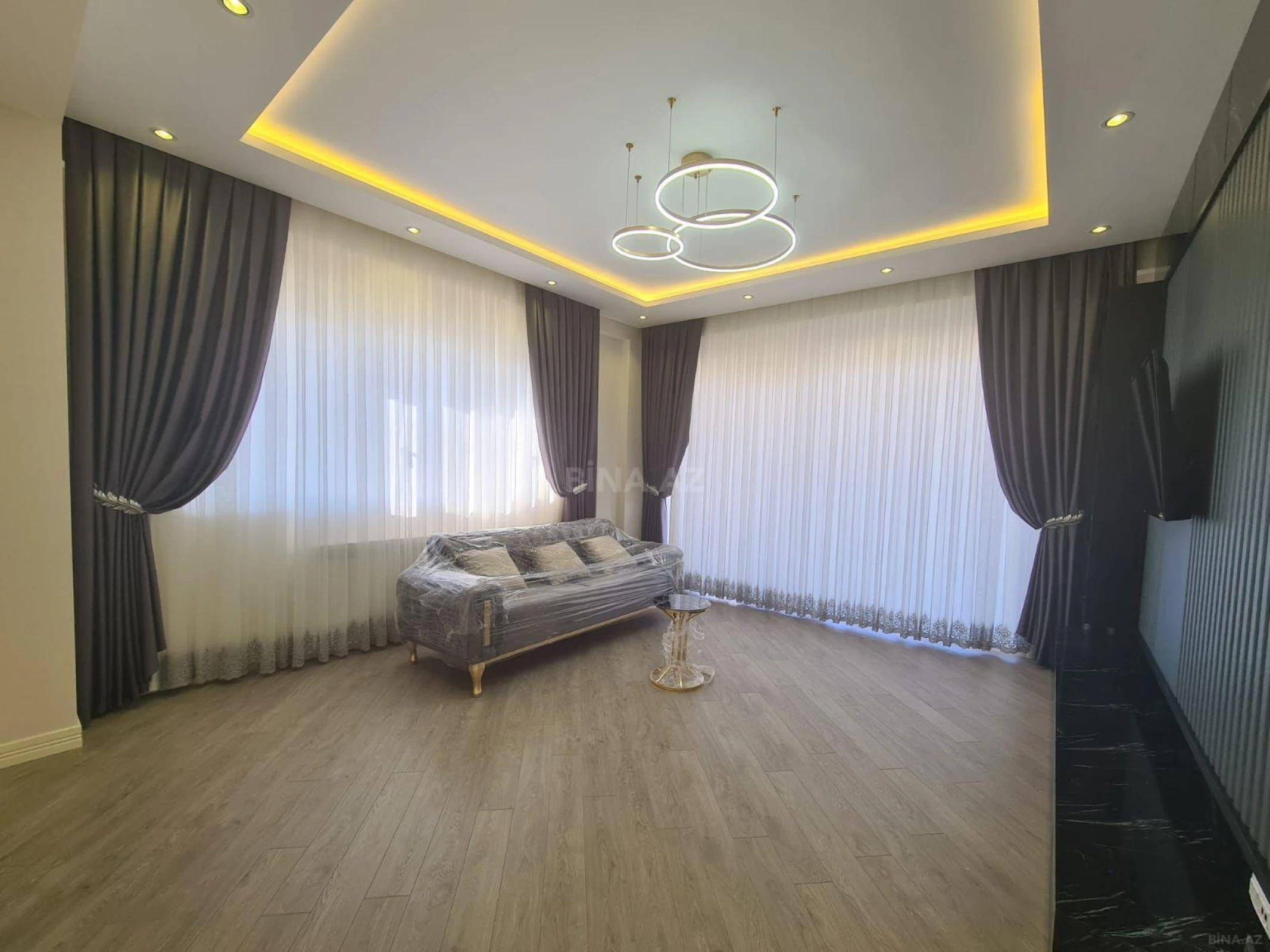 Kirayə verilir 3 otaqlı mənzil 119 m²