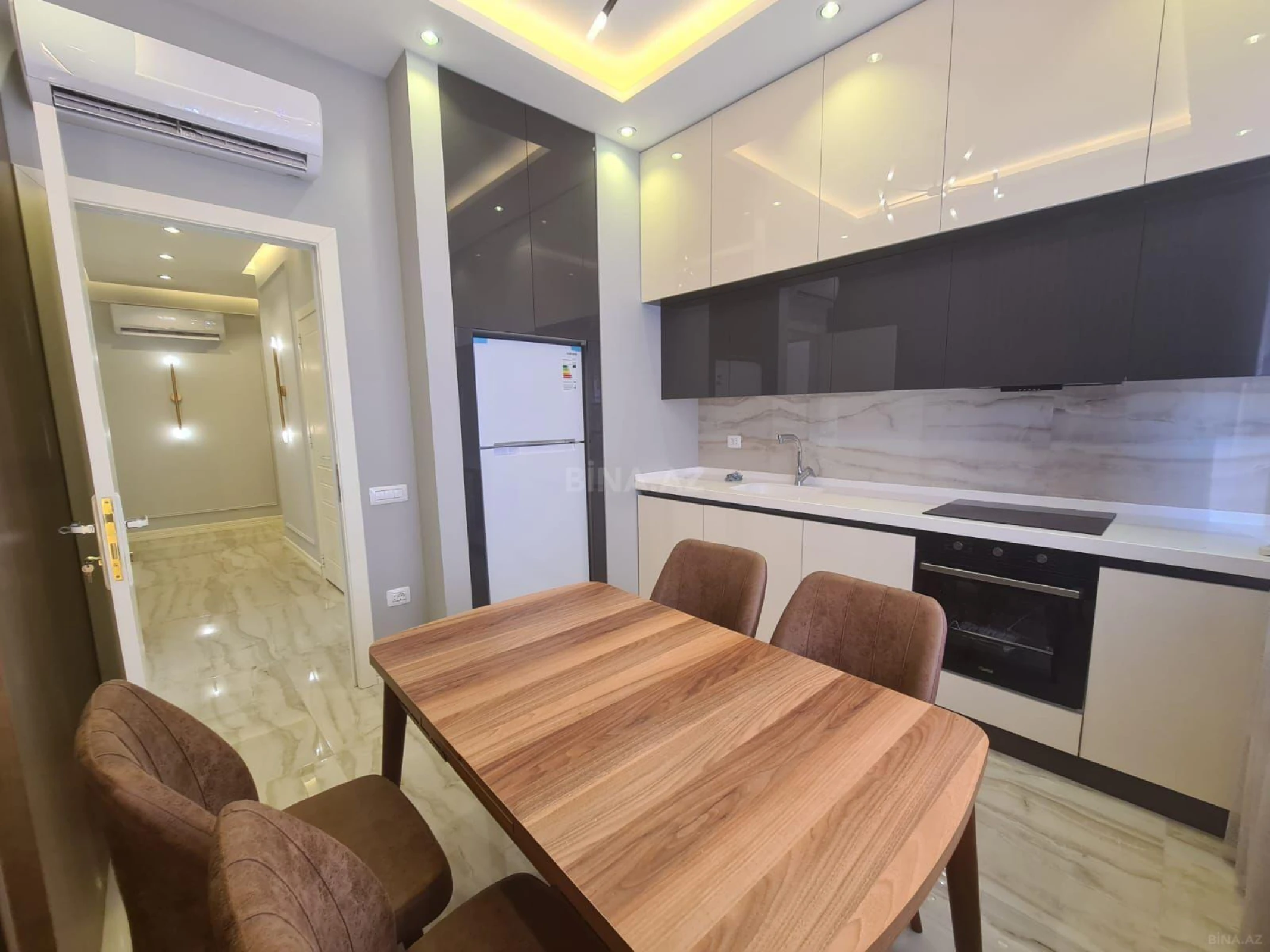Kirayə verilir 3 otaqlı mənzil 119 m²