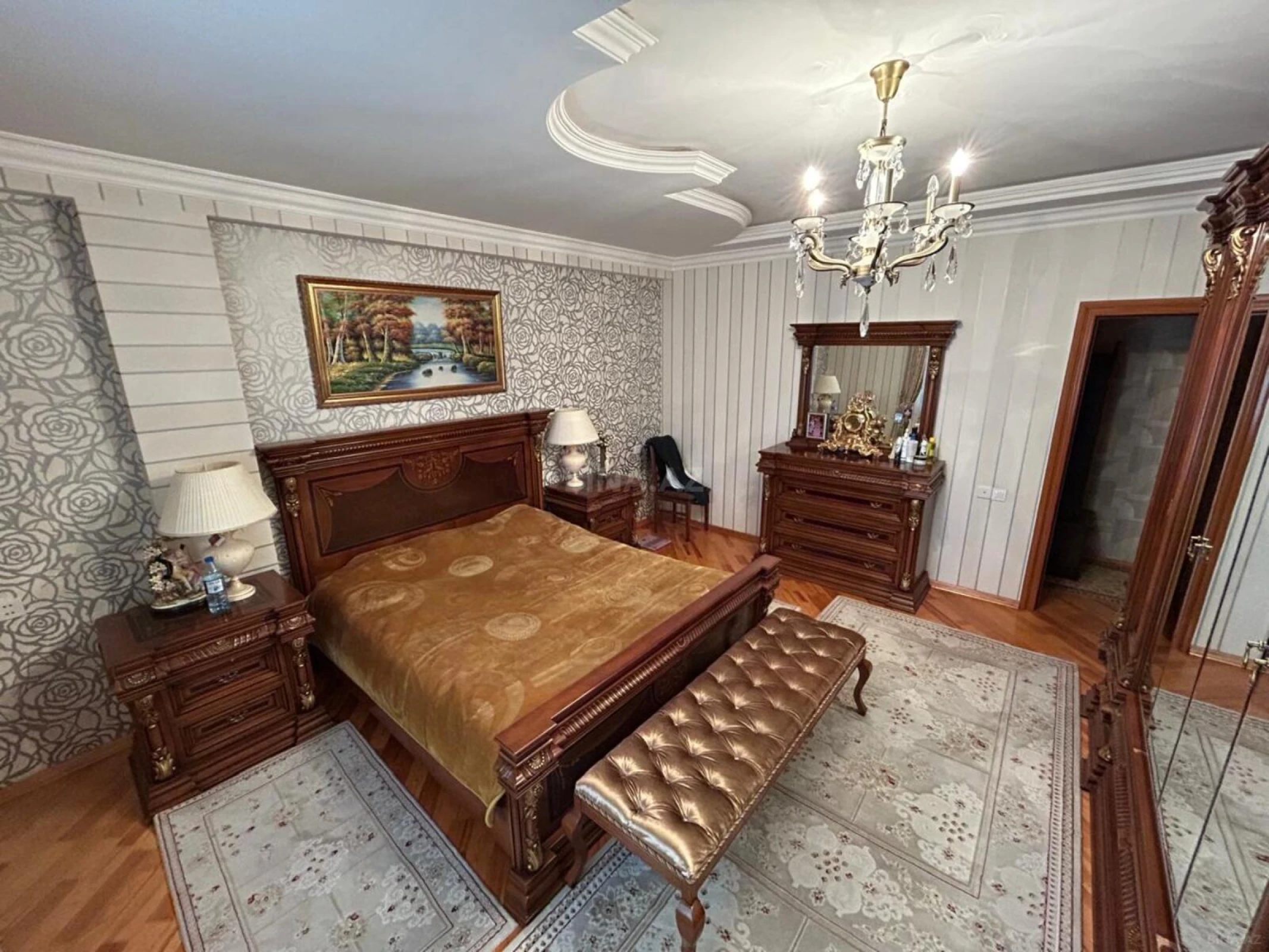 Satılır 5 otaqlı mənzil 170 m²