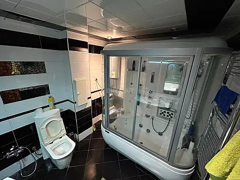 Satılır 5 otaqlı mənzil 170 m²