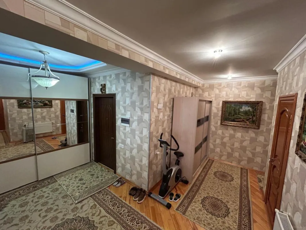 Satılır 5 otaqlı mənzil 170 m²