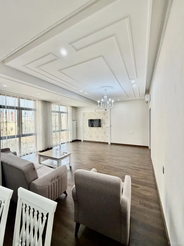 Satılır 3 otaqlı mənzil 129 m²