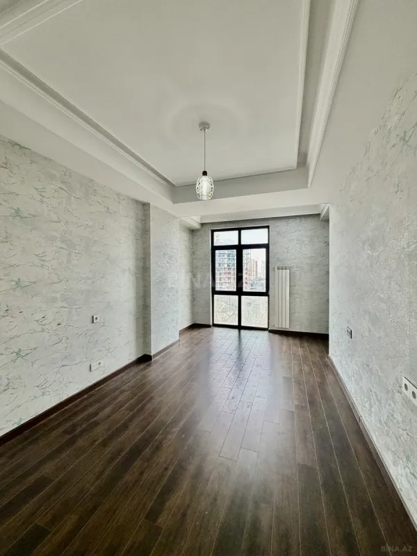 Satılır 3 otaqlı mənzil 129 m²