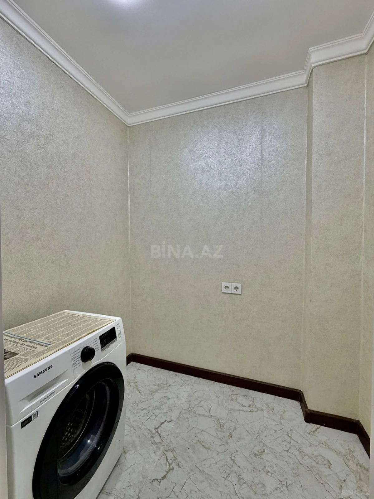 Satılır 3 otaqlı mənzil 129 m²