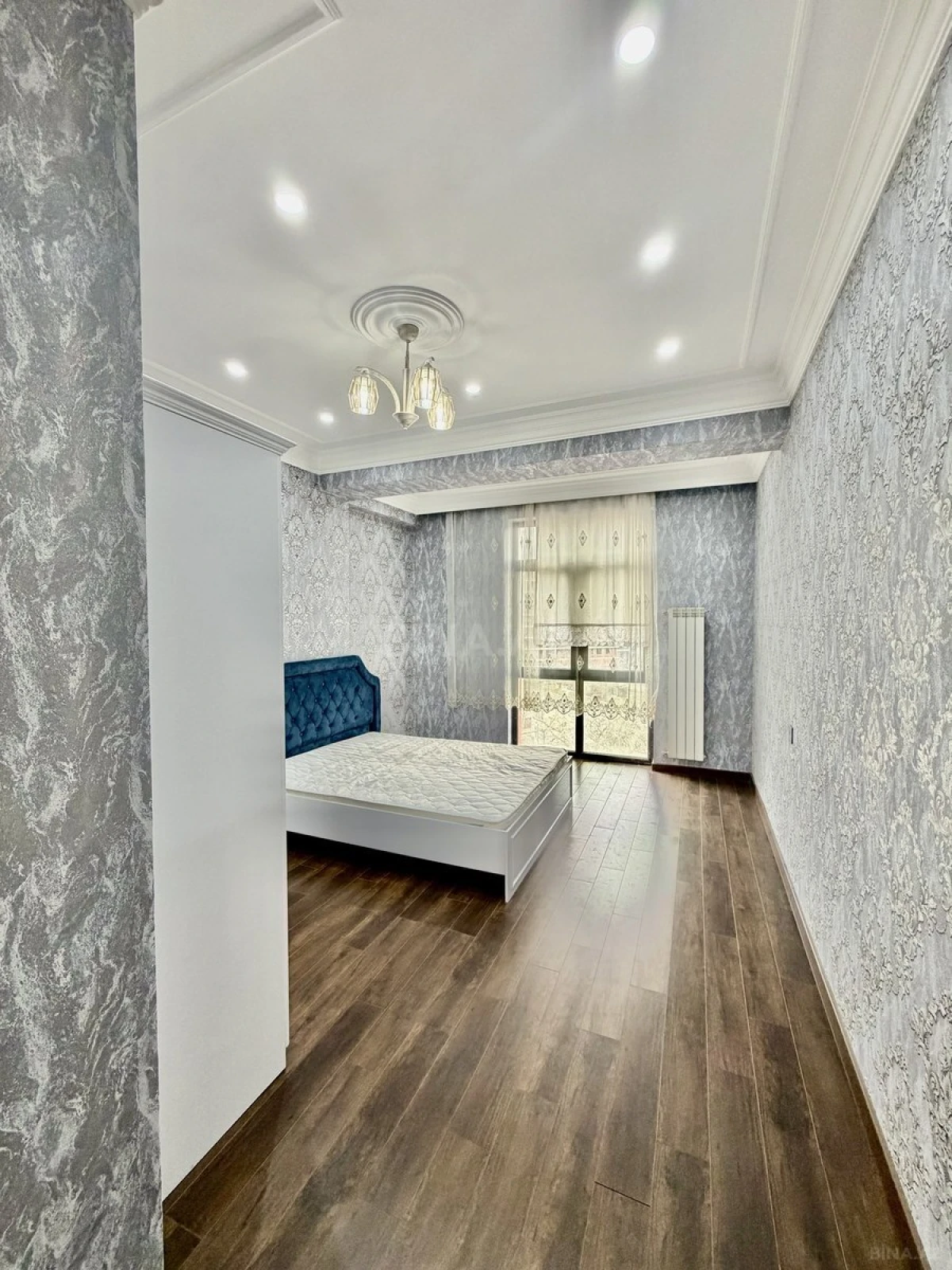 Satılır 3 otaqlı mənzil 129 m²
