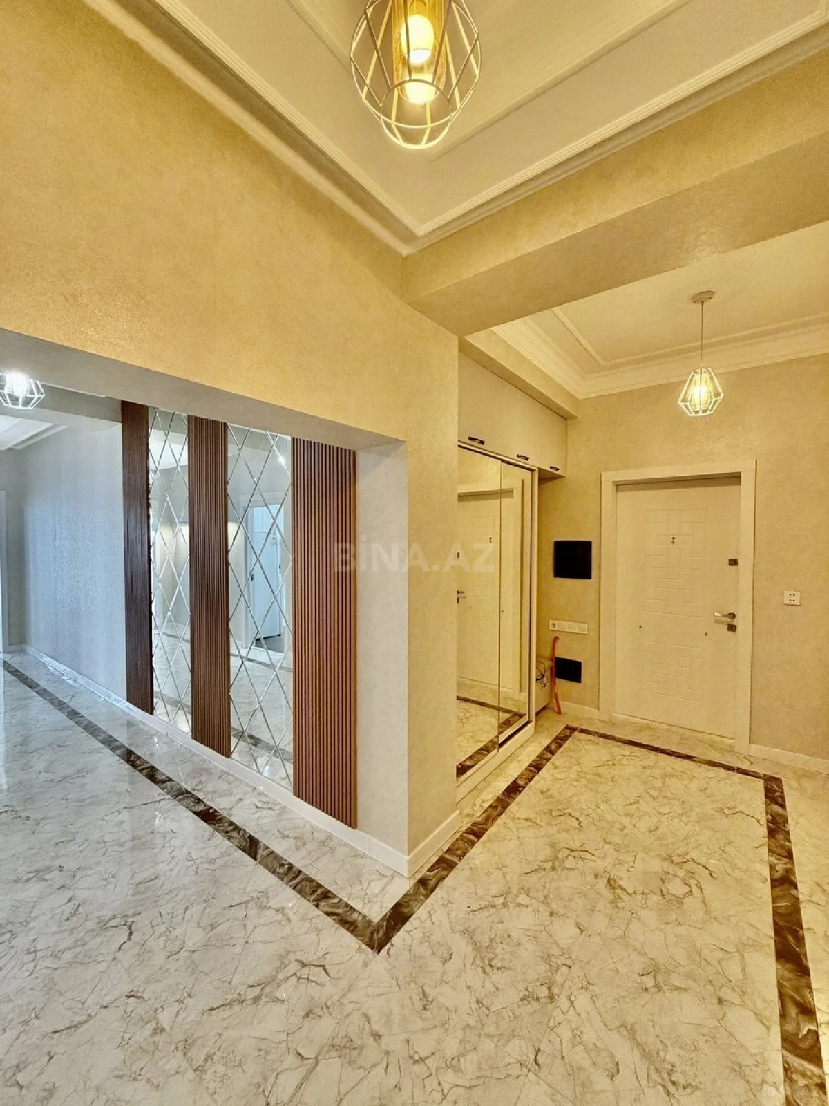 Satılır 3 otaqlı mənzil 129 m²