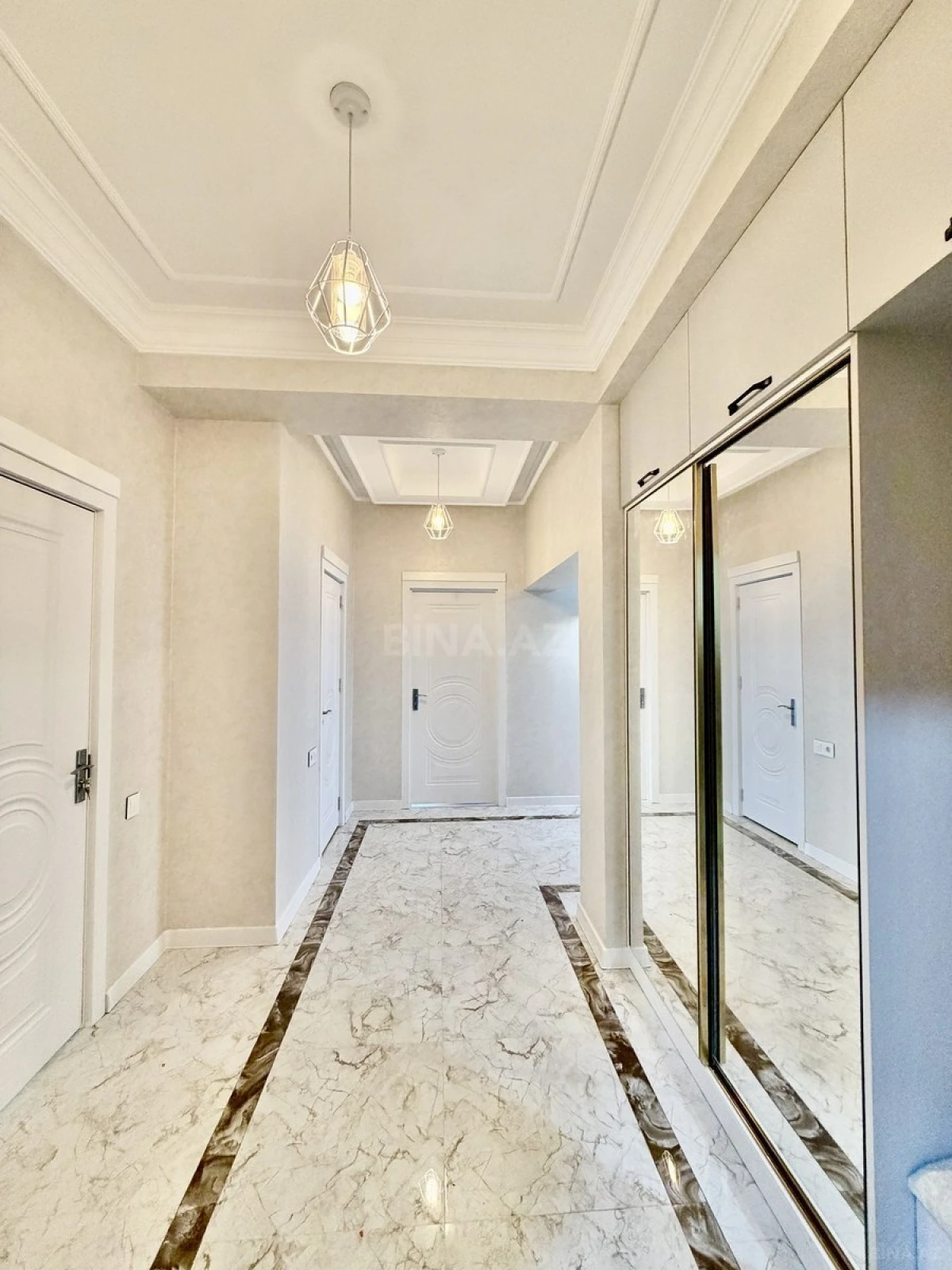 Satılır 3 otaqlı mənzil 129 m²