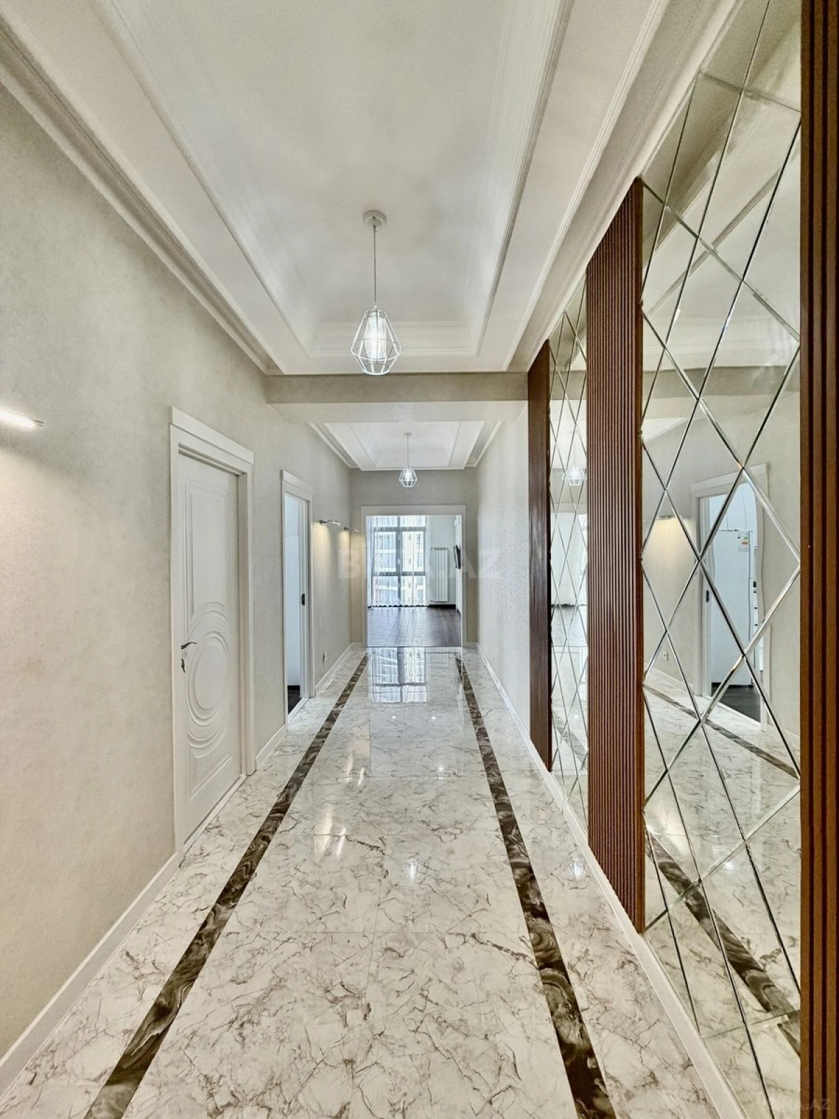 Satılır 3 otaqlı mənzil 129 m²