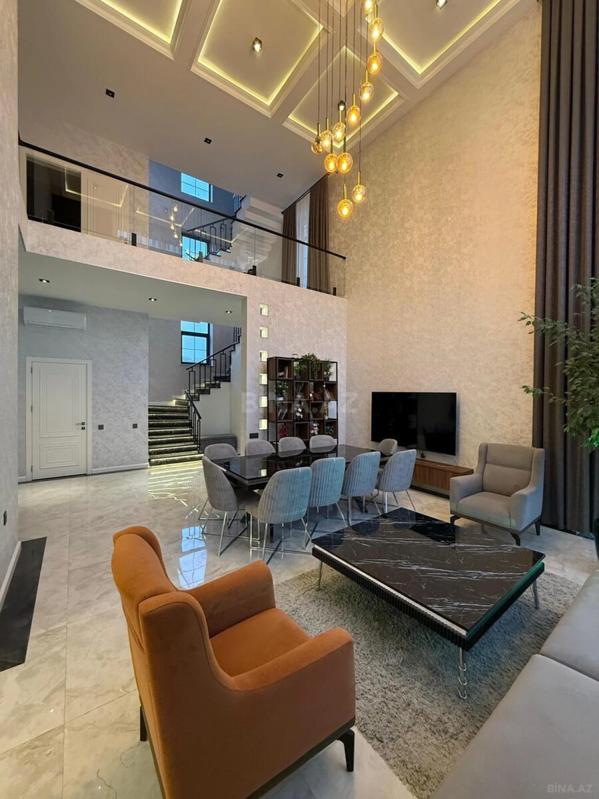 Satılır 6 otaqlı həyət evi 500 m²