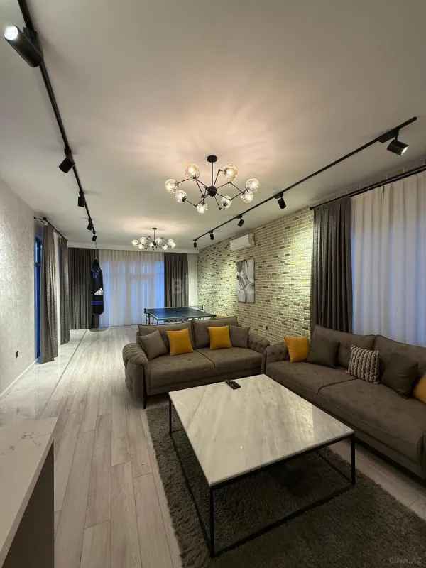 Satılır 6 otaqlı həyət evi 500 m²