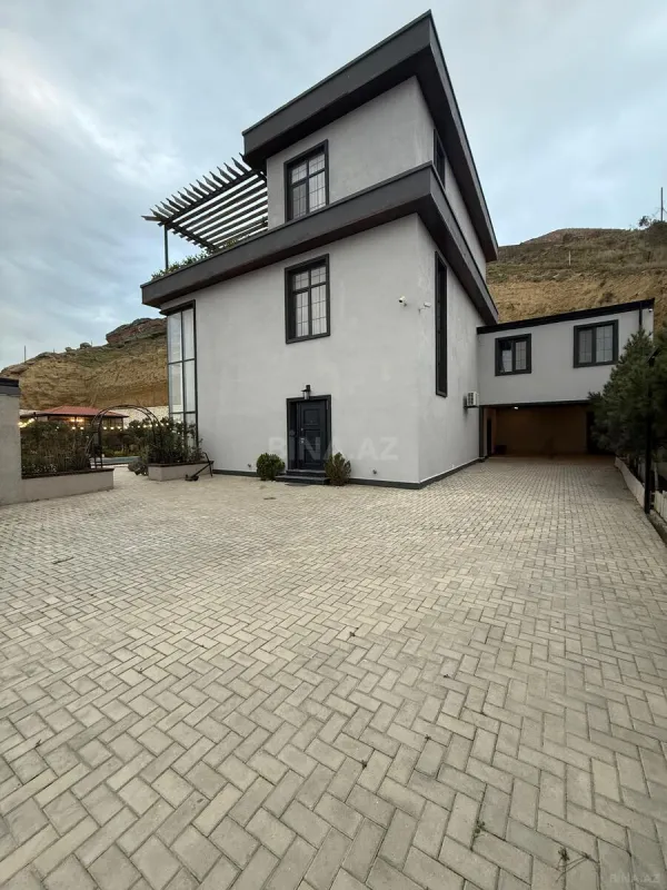 Satılır 6 otaqlı həyət evi 500 m²