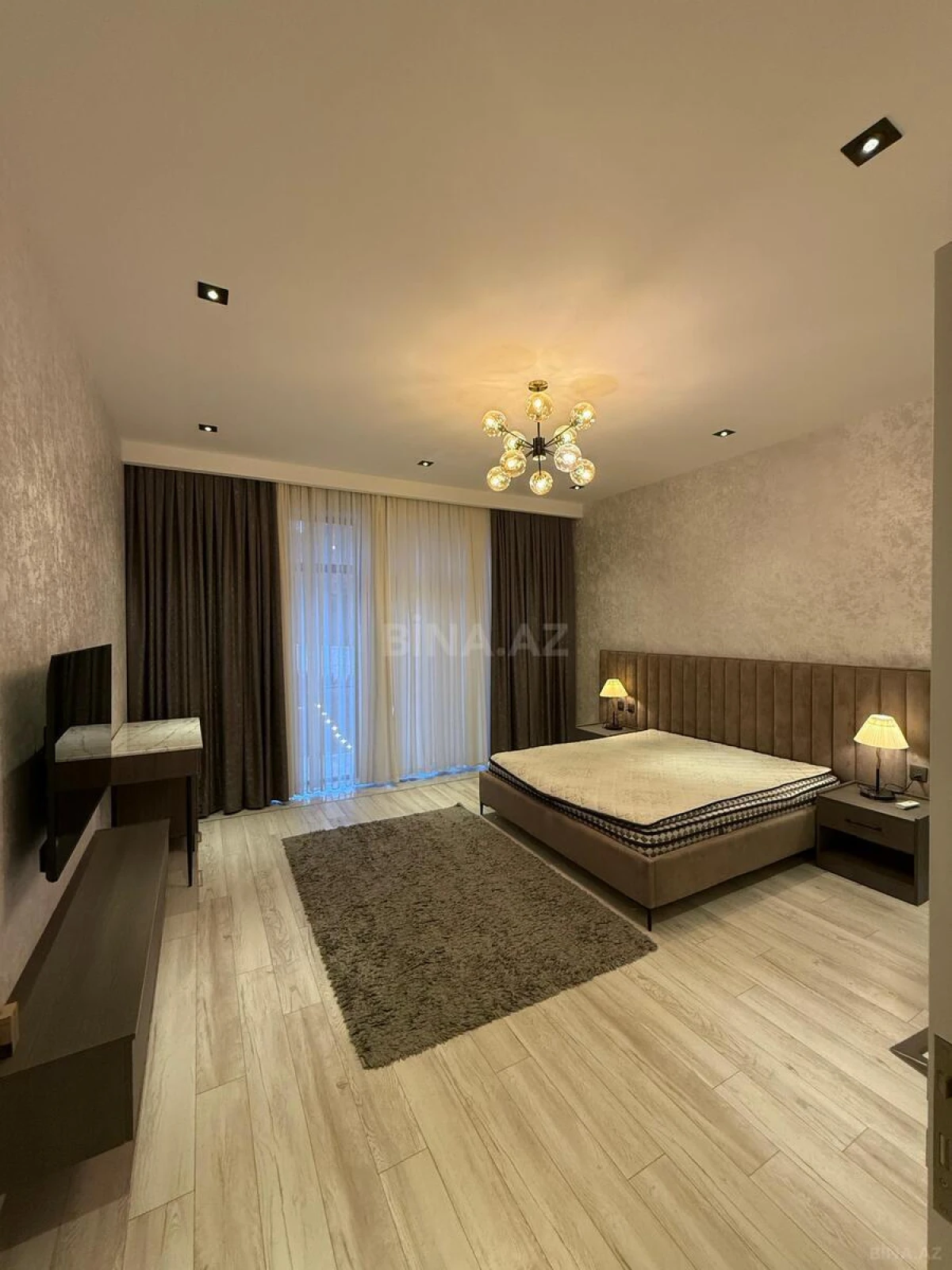 Satılır 6 otaqlı həyət evi 500 m²