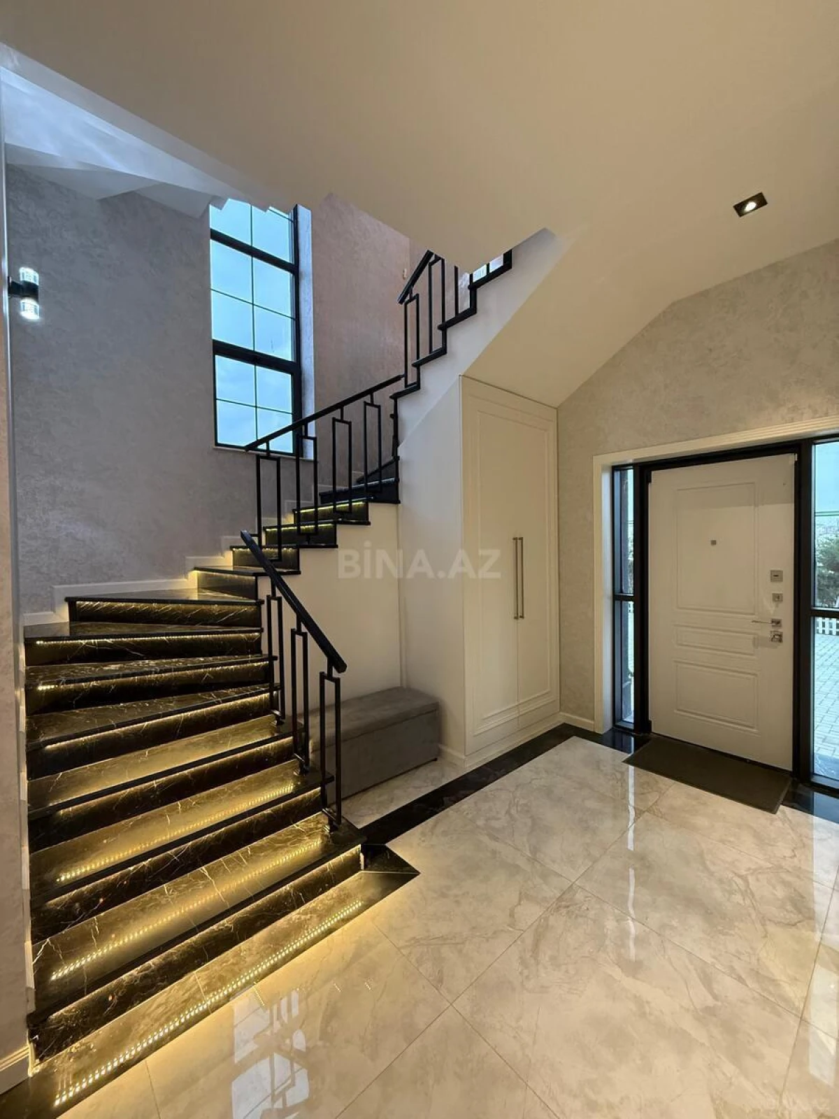 Satılır 6 otaqlı həyət evi 500 m²