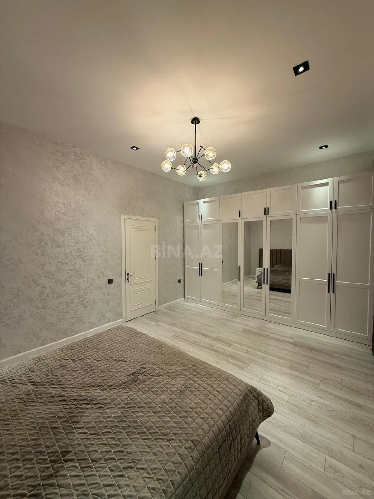 Satılır 6 otaqlı həyət evi 500 m²