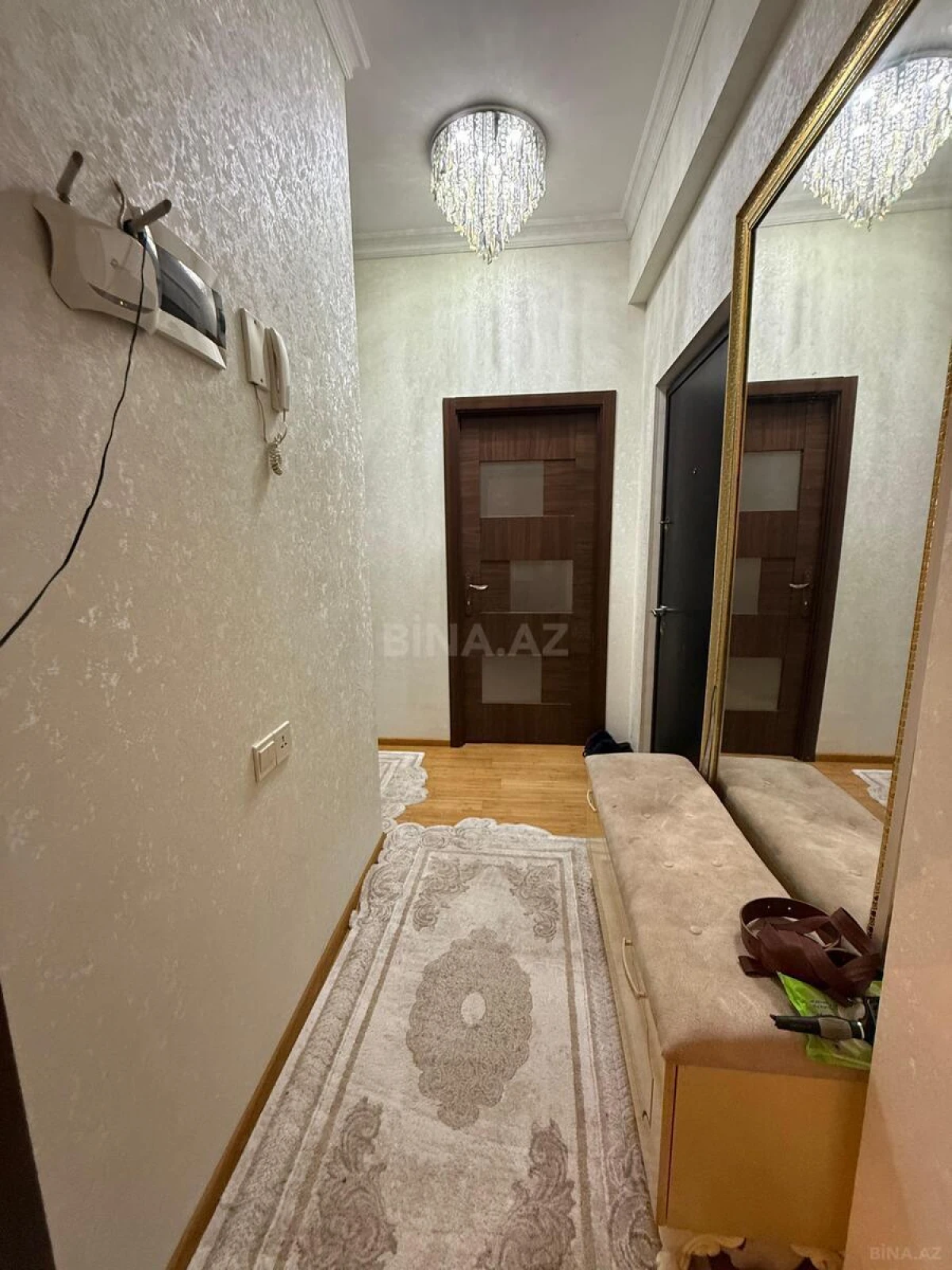 Satılır 2 otaqlı mənzil 68 m²