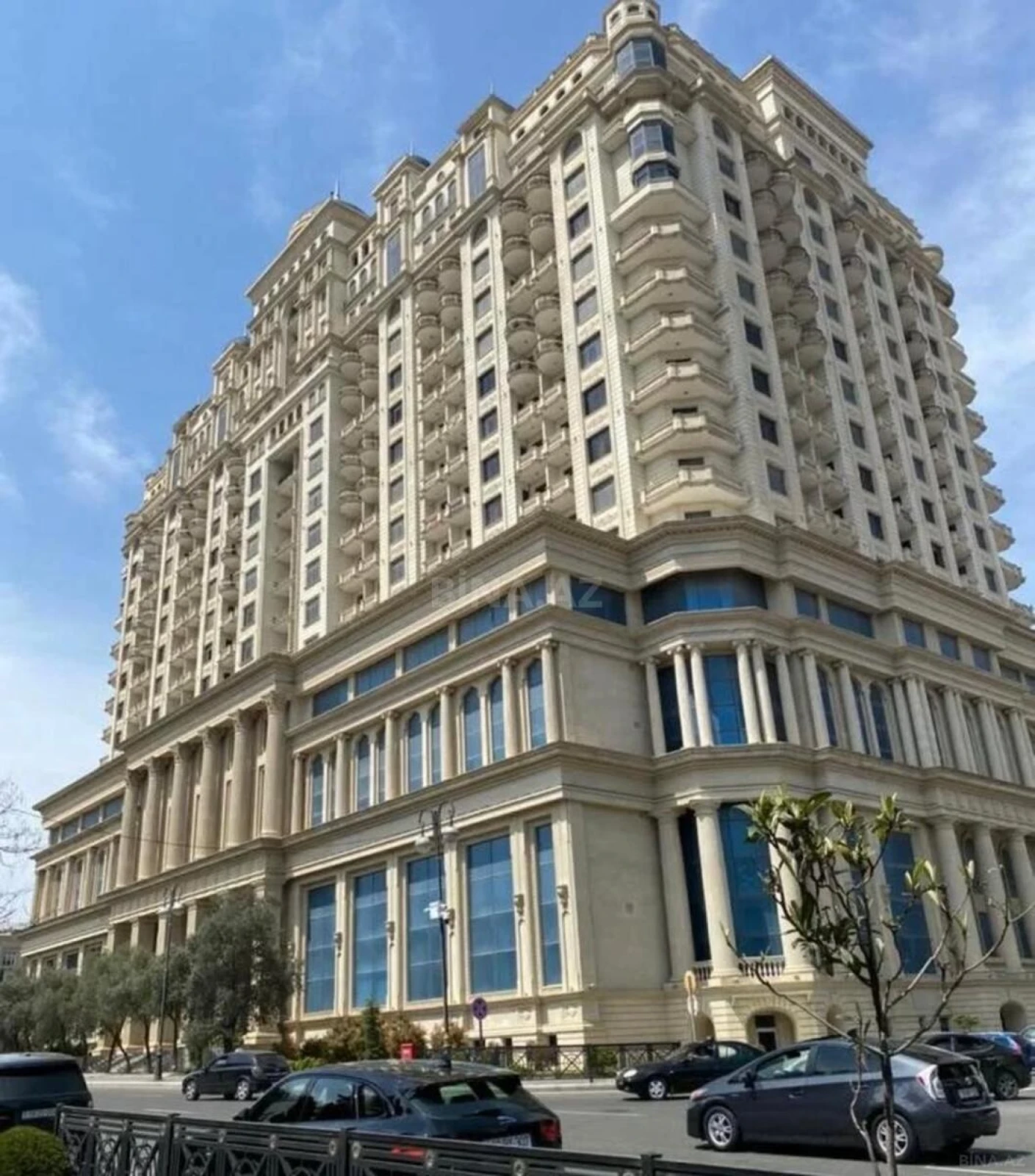 Satılır 3 otaqlı mənzil 136 m²