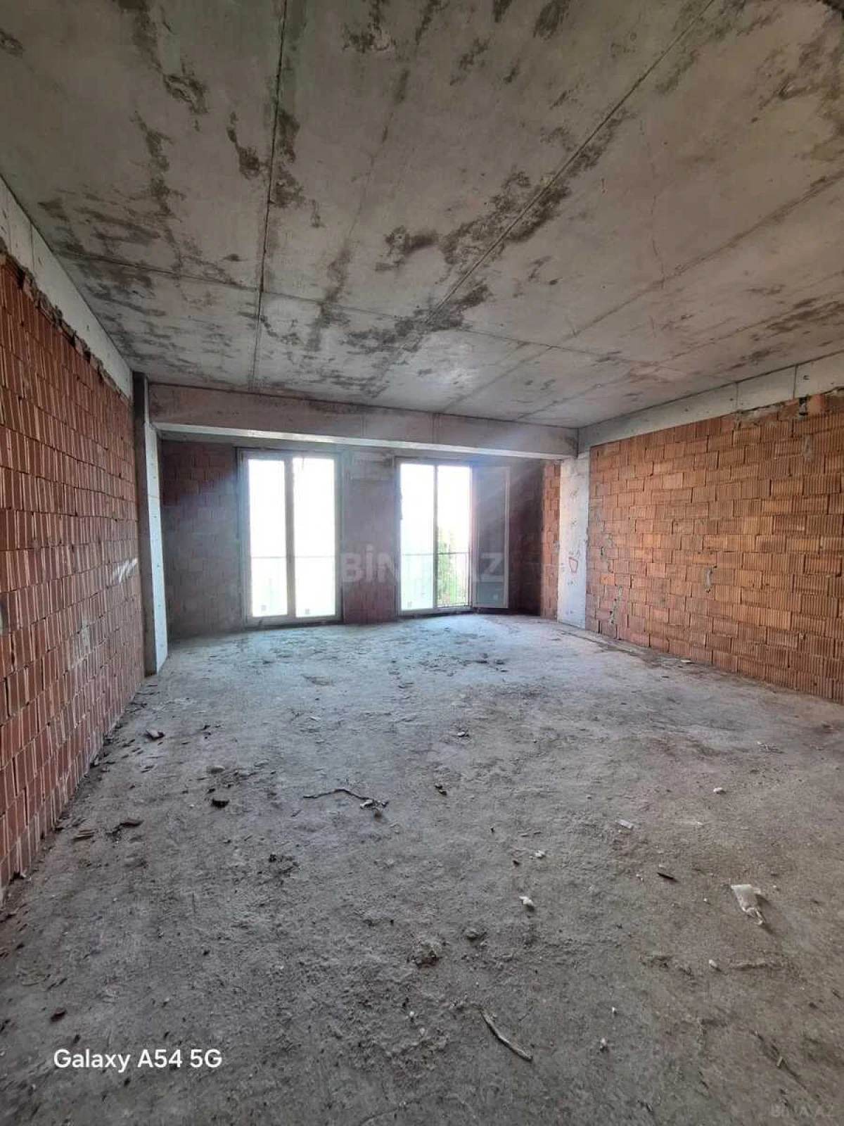 Satılır 3 otaqlı mənzil 136 m²