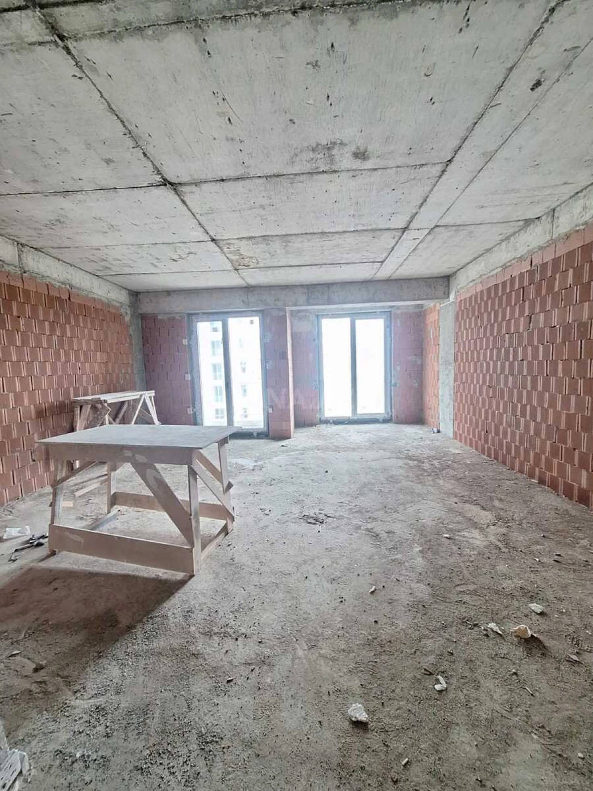 Satılır 3 otaqlı mənzil 136 m²