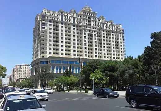 Satılır 3 otaqlı mənzil 136 m² — Bakı, Memar Əcəmi yanı 3 otaq 136.00 m²