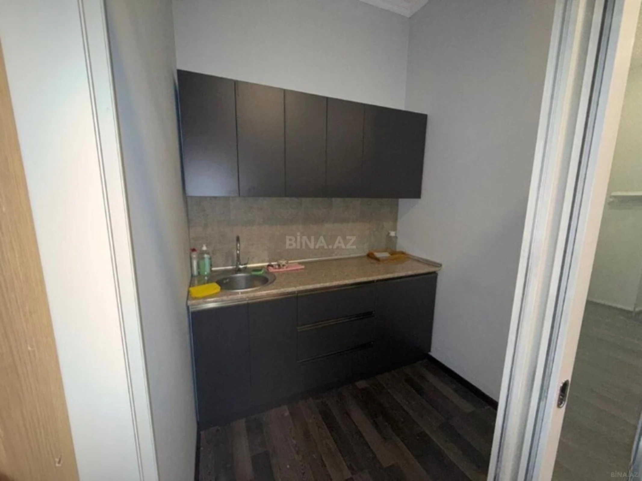 Kirayə verilir 3 otaqlı ofis 80 m²