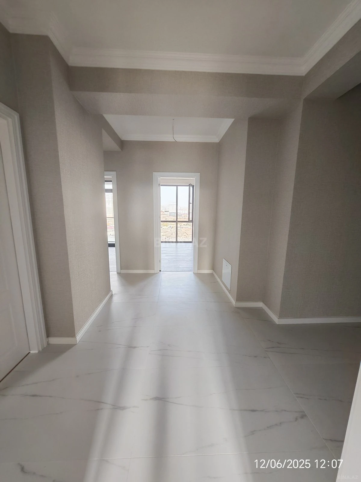 Satılır 3 otaqlı mənzil 110 m²