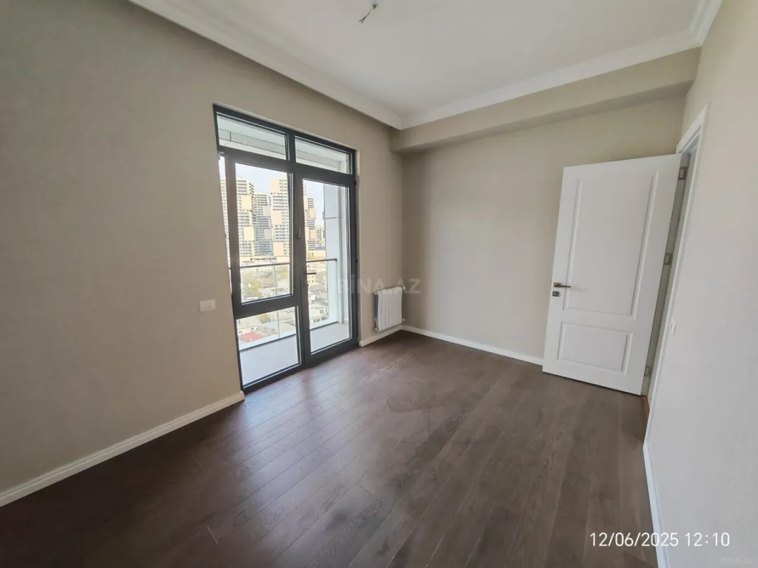 Satılır 3 otaqlı mənzil 110 m²