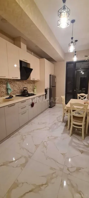 Kirayə verilir 2 otaqlı mənzil 80 m²
