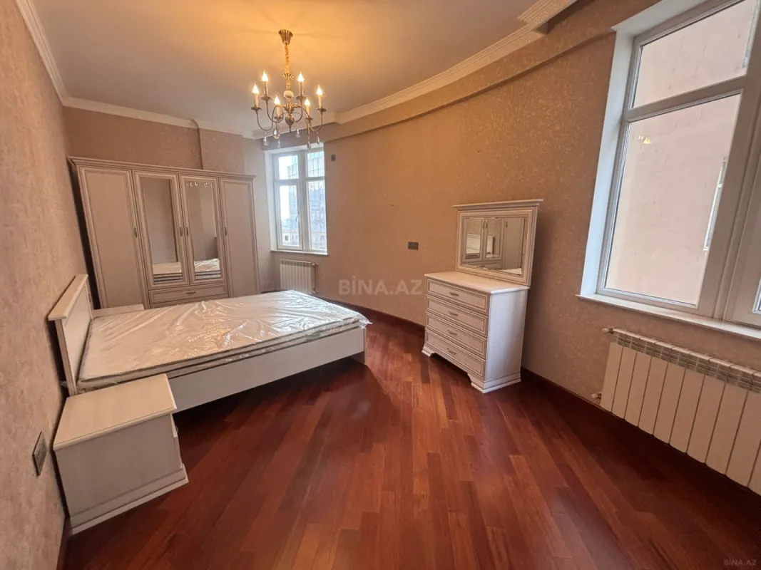 Satılır 3 otaqlı mənzil 120 m²