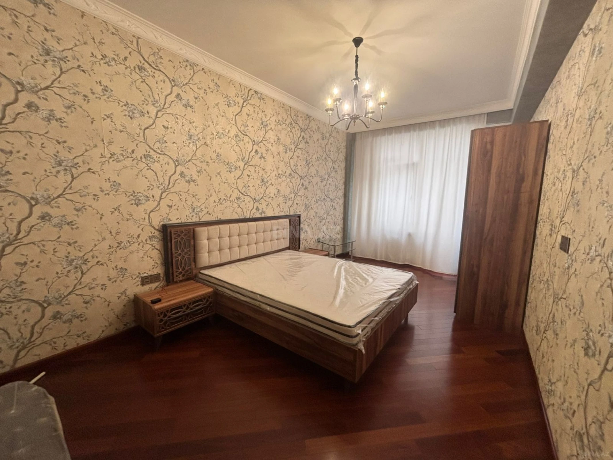 Satılır 3 otaqlı mənzil 120 m²