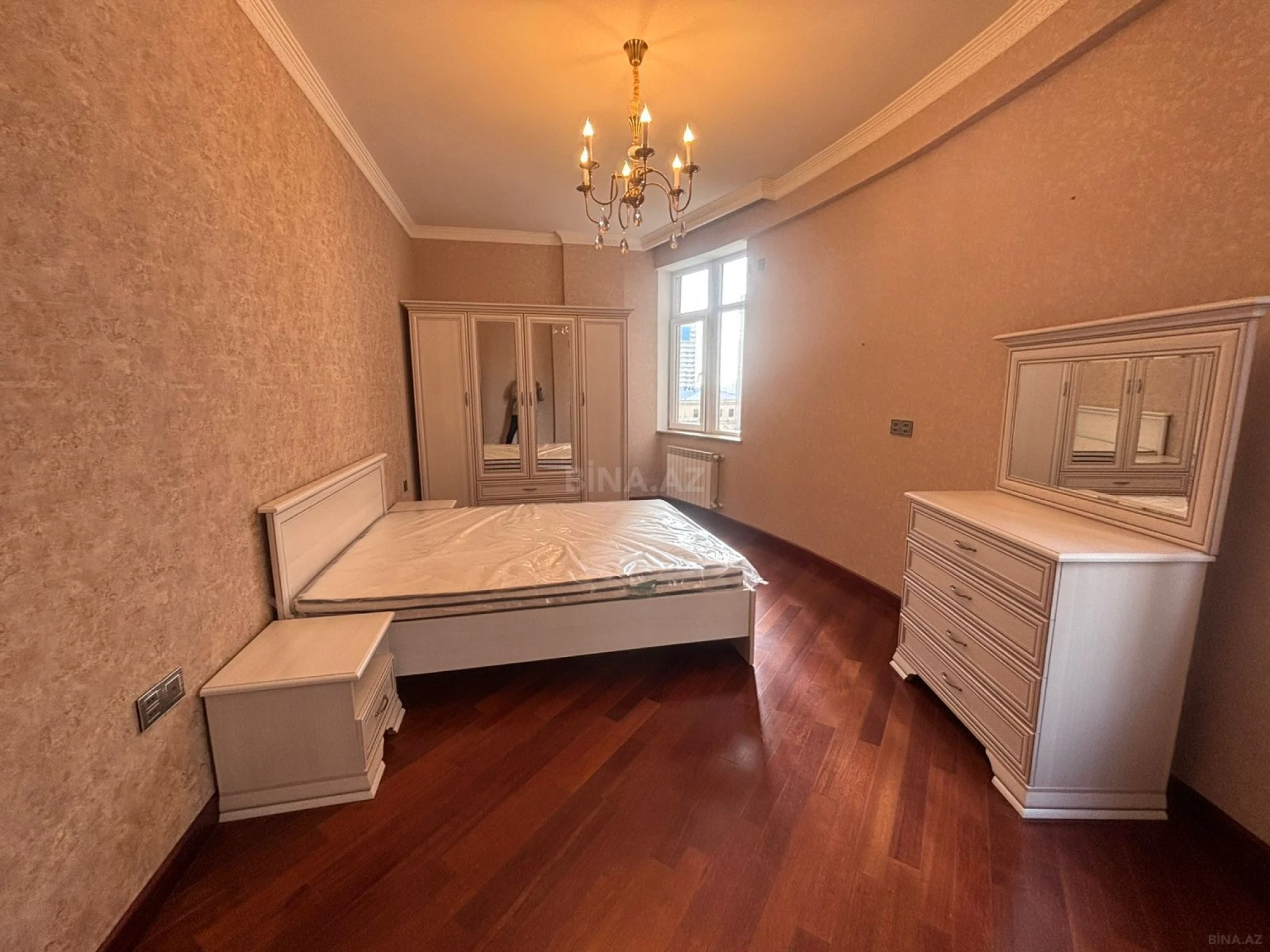 Satılır 3 otaqlı mənzil 120 m²