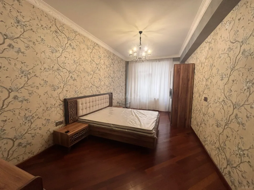 Satılır 3 otaqlı mənzil 120 m²