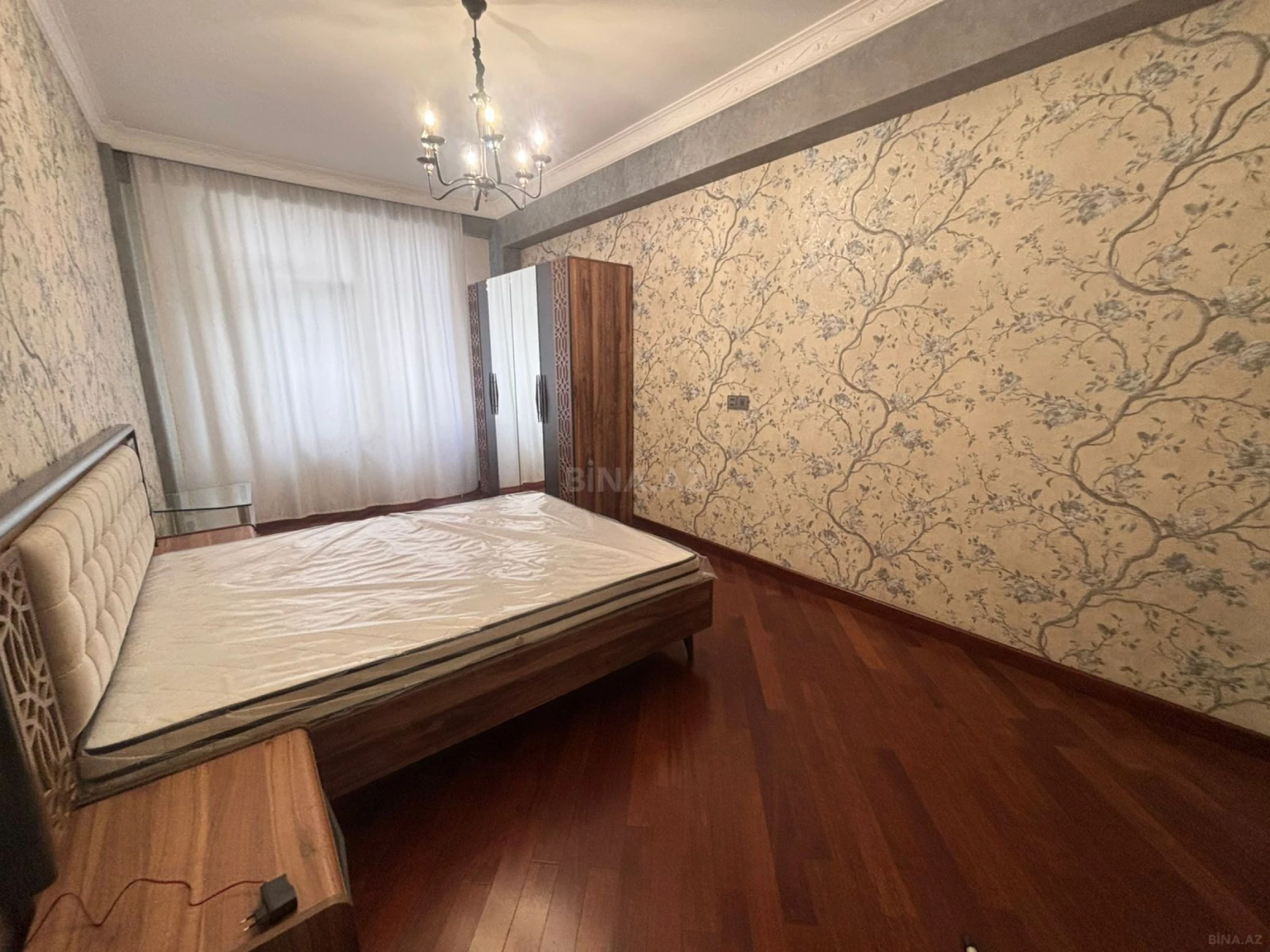 Satılır 3 otaqlı mənzil 120 m²