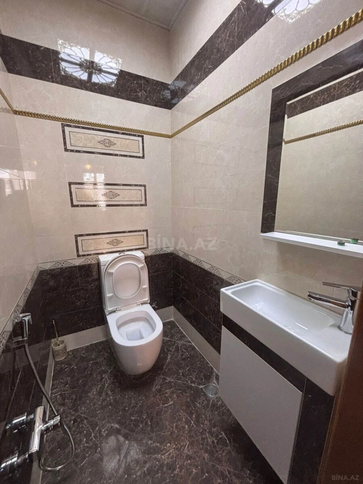 Satılır 3 otaqlı mənzil 120 m²