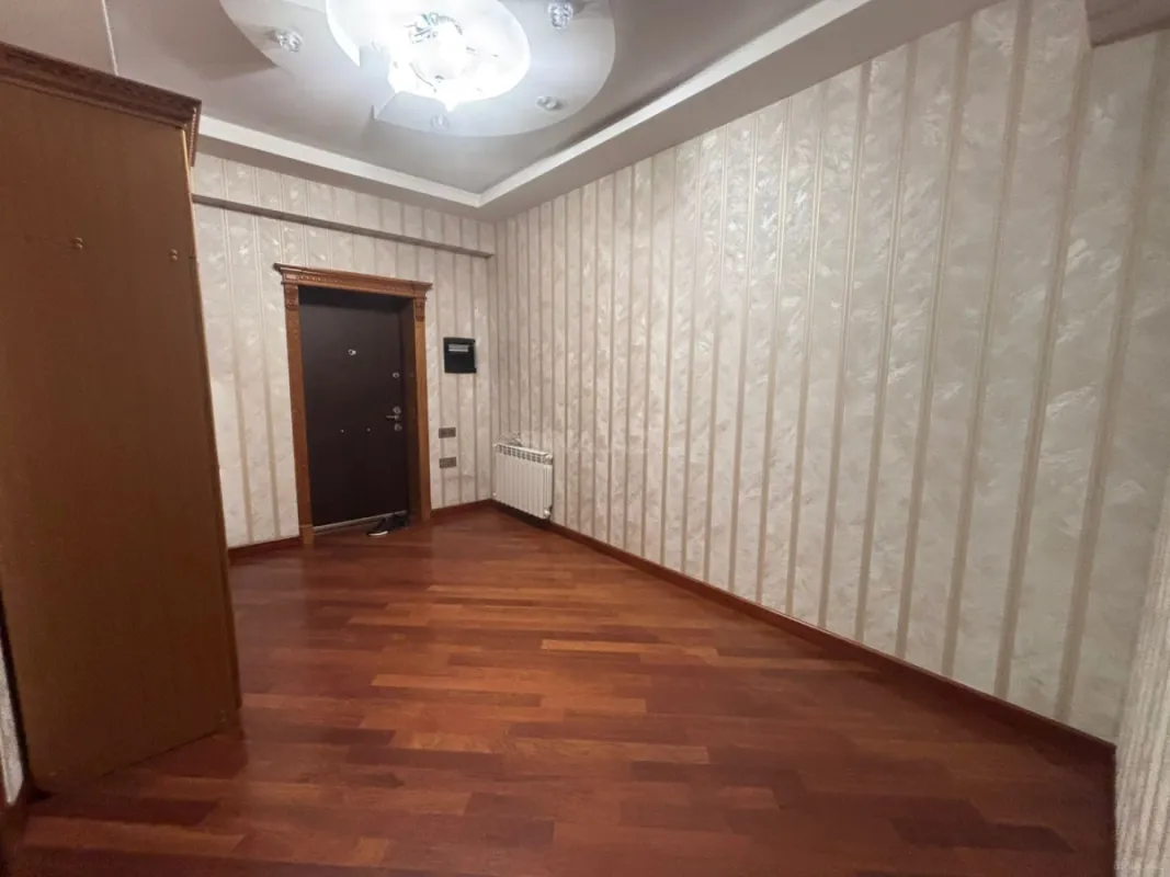Satılır 3 otaqlı mənzil 120 m²