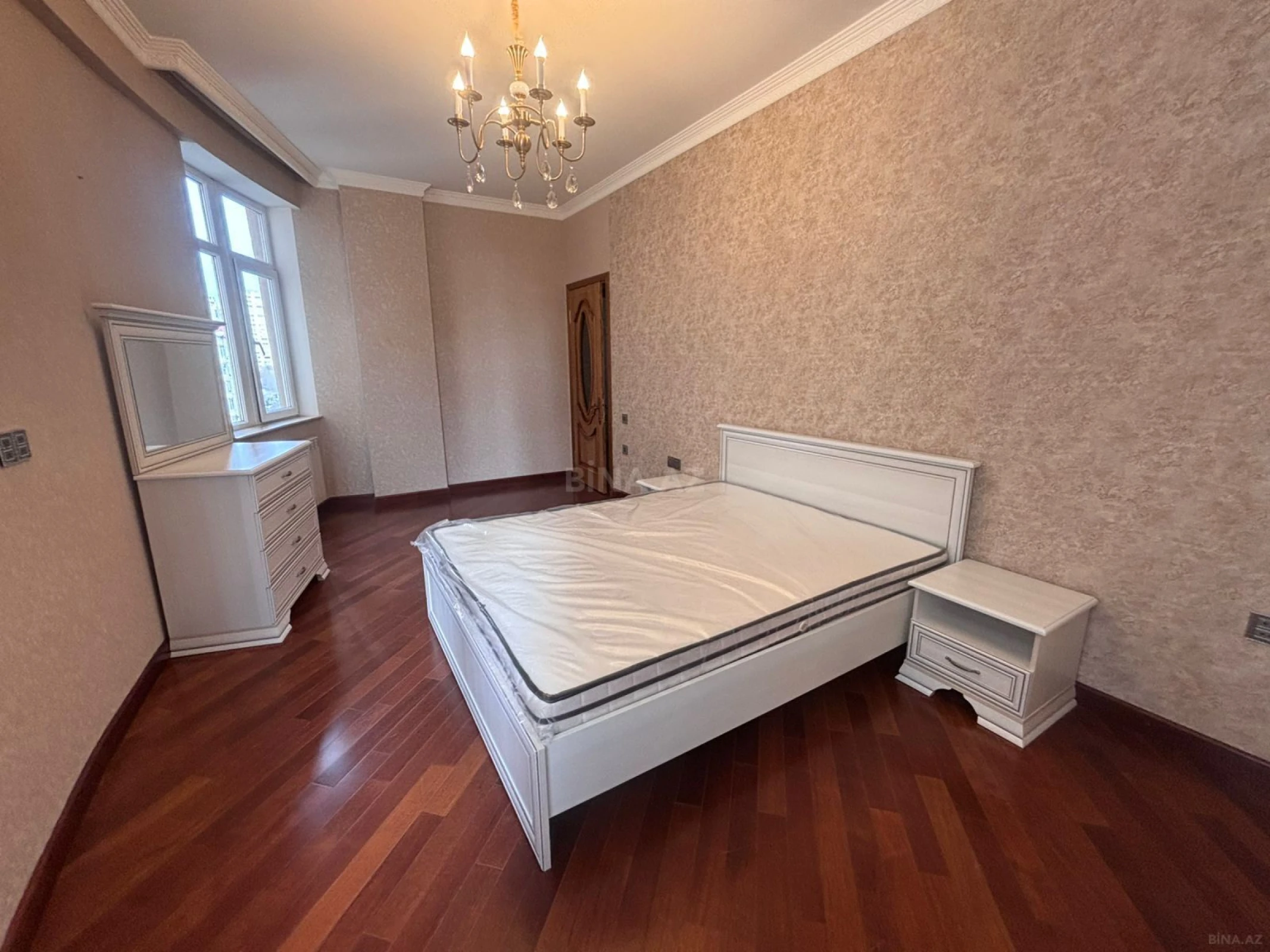 Satılır 3 otaqlı mənzil 120 m²