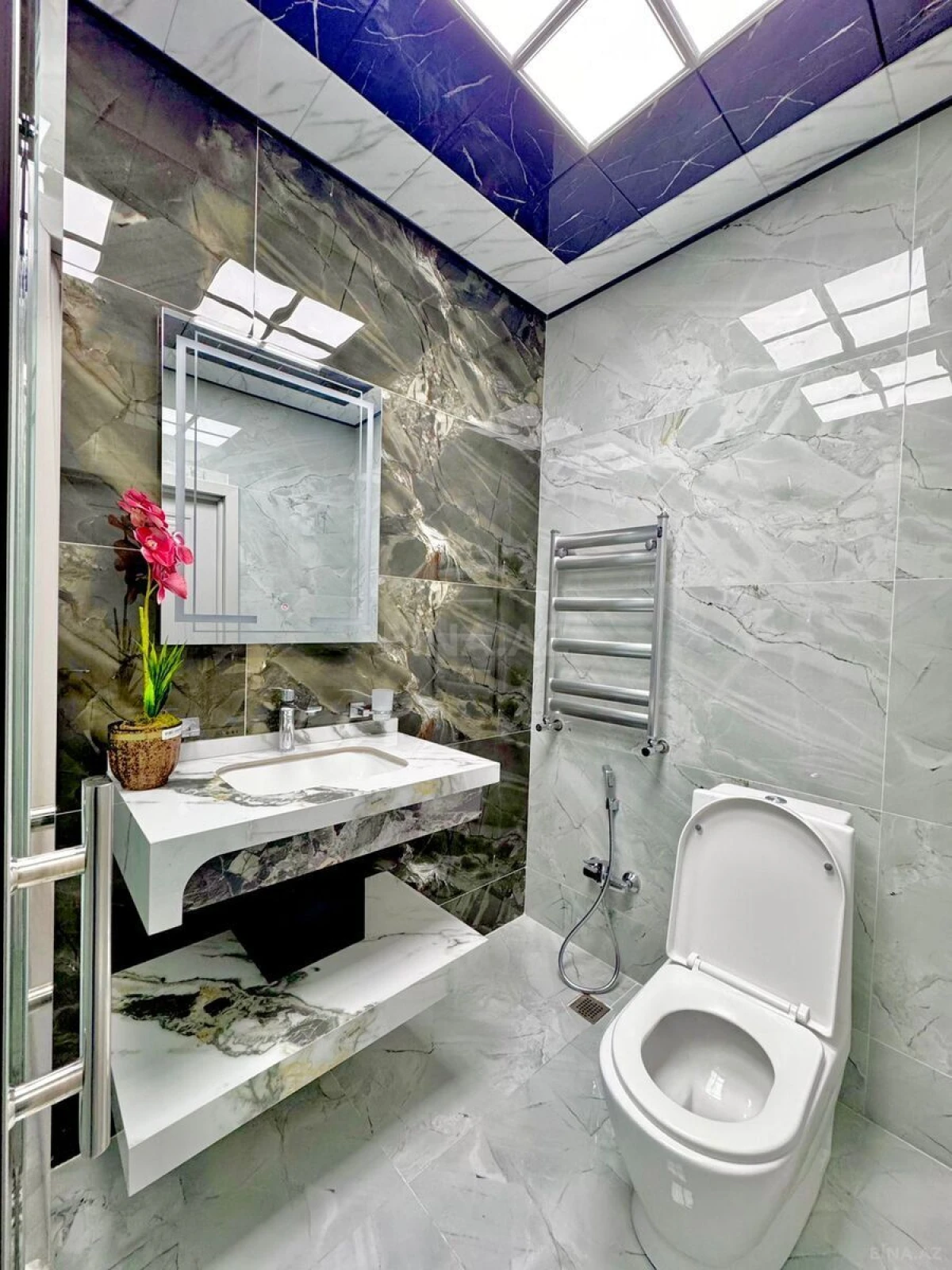 Satılır 2 otaqlı mənzil 85 m²