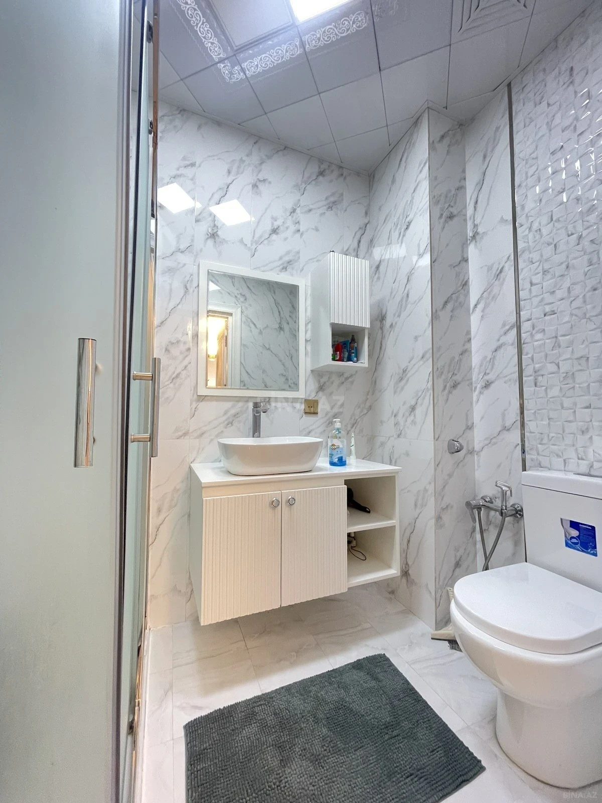 Kirayə verilir 2 otaqlı mənzil 80 m²