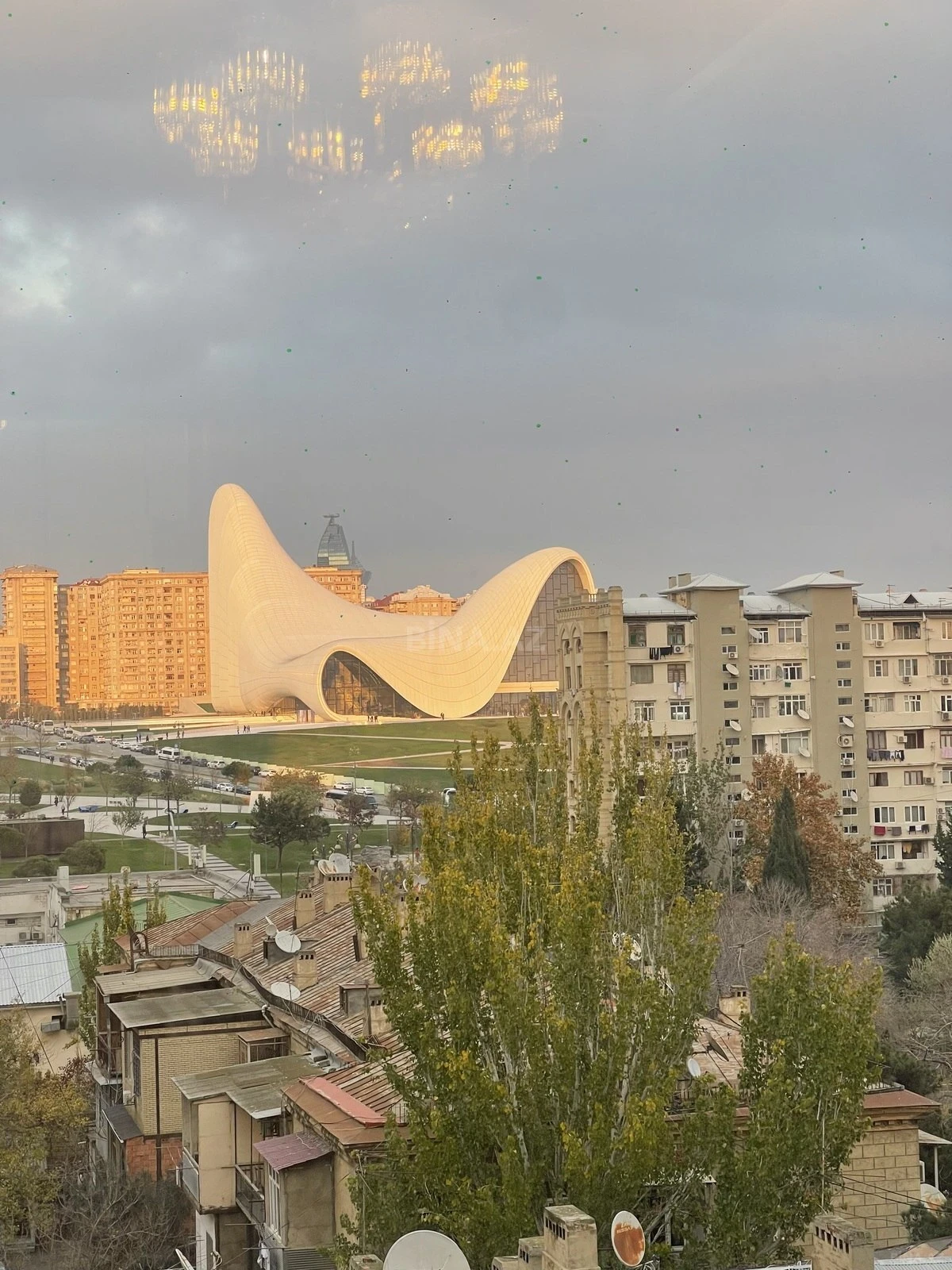 Kirayə verilir 2 otaqlı mənzil 80 m²