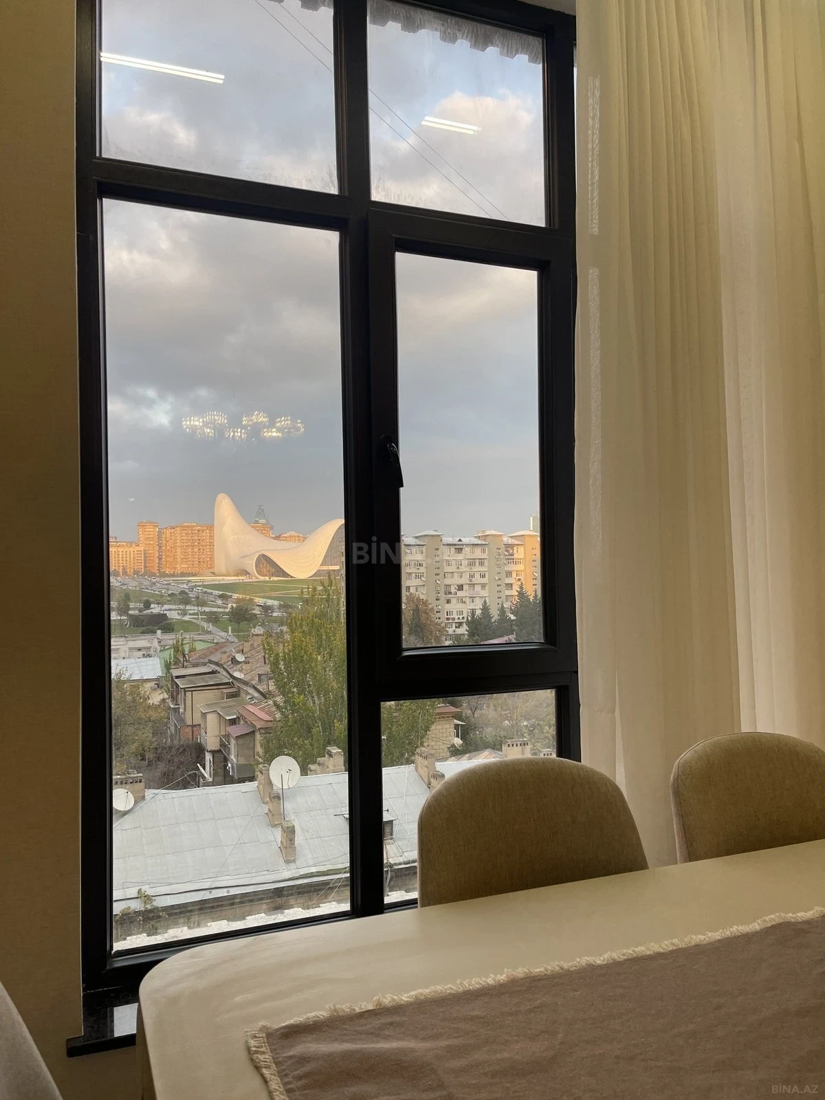 Kirayə verilir 2 otaqlı mənzil 80 m²