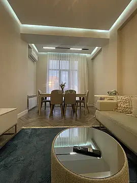 Kirayə verilir 2 otaqlı mənzil 80 m²