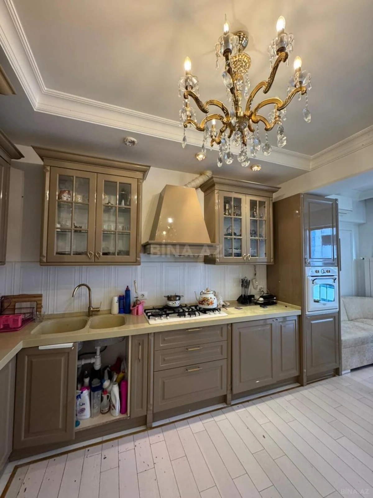 Satılır 4 otaqlı mənzil 181 m²