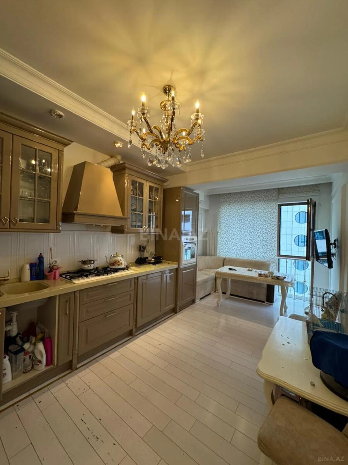 Satılır 4 otaqlı mənzil 181 m²