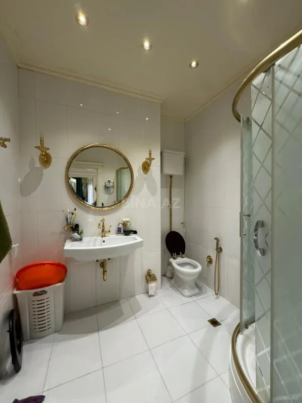 Satılır 4 otaqlı mənzil 181 m²