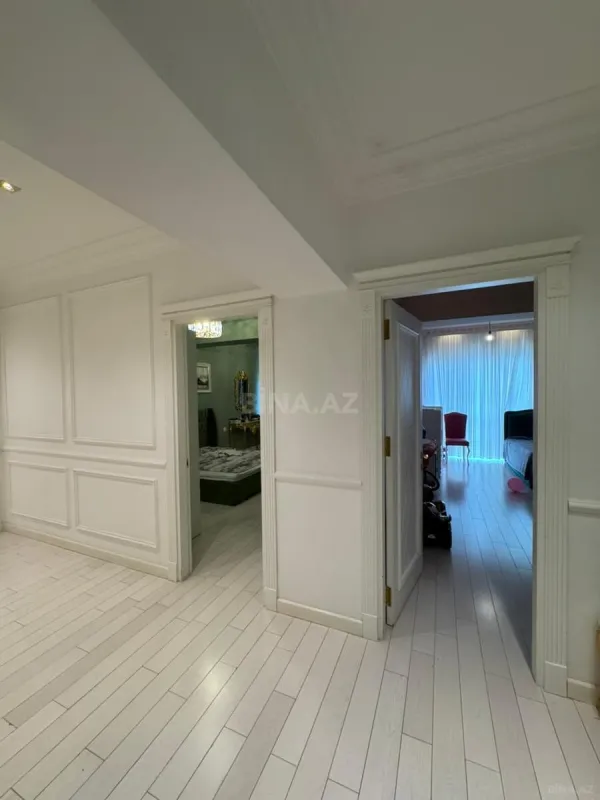 Satılır 4 otaqlı mənzil 181 m²