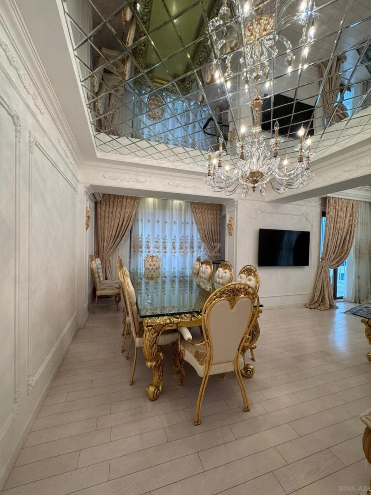 Satılır 4 otaqlı mənzil 181 m²