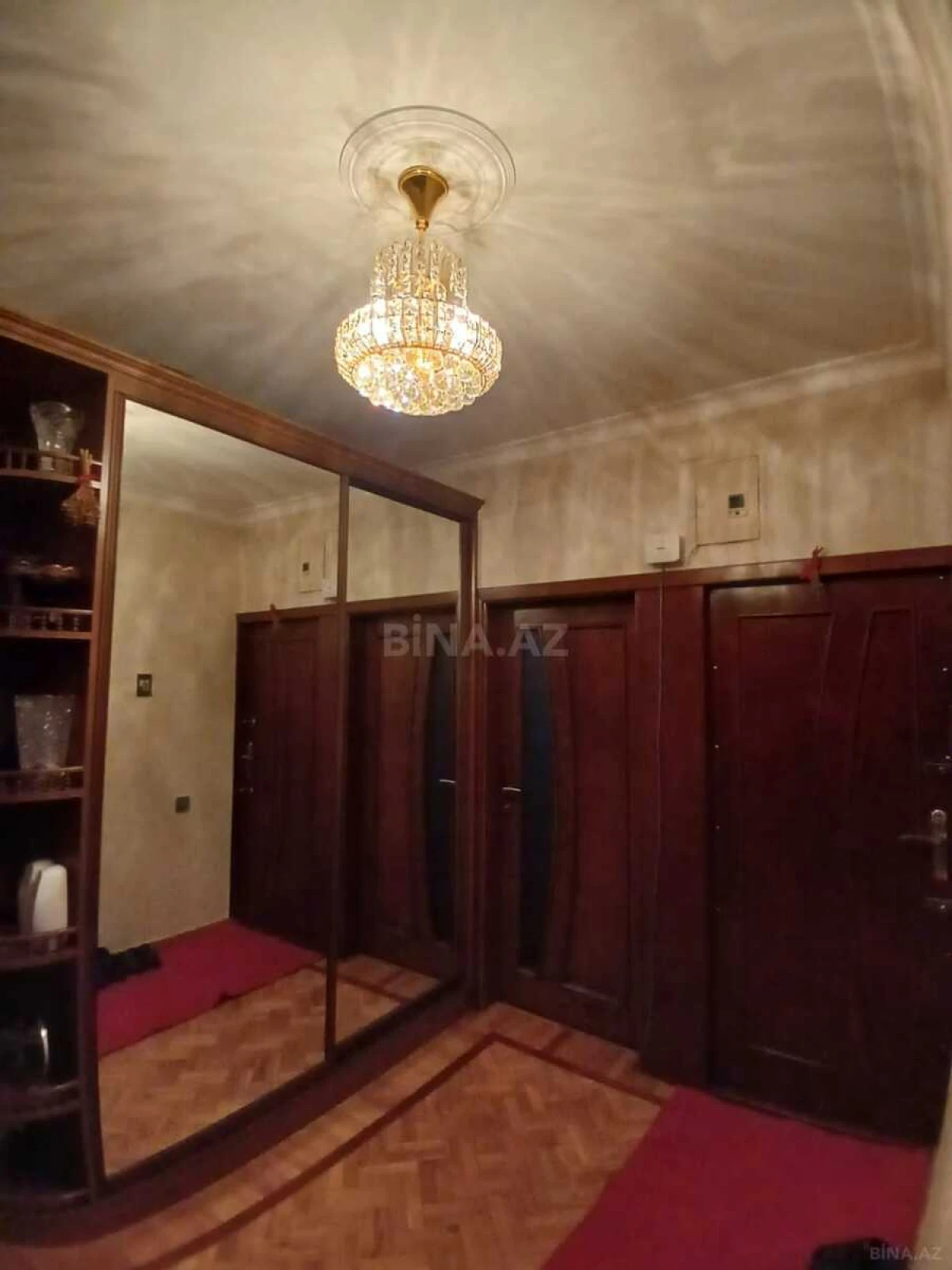 Satılır 4 otaqlı mənzil 110 m²