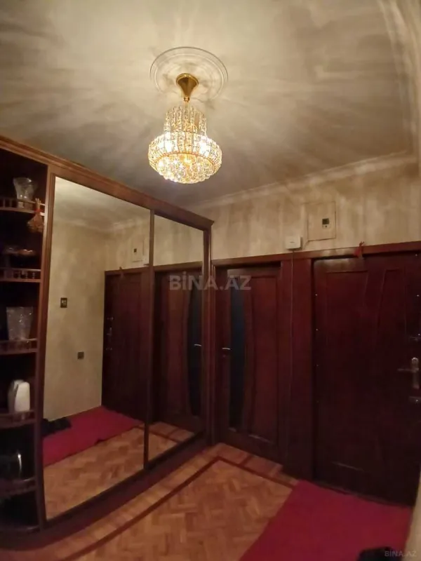 Satılır 4 otaqlı mənzil 110 m²