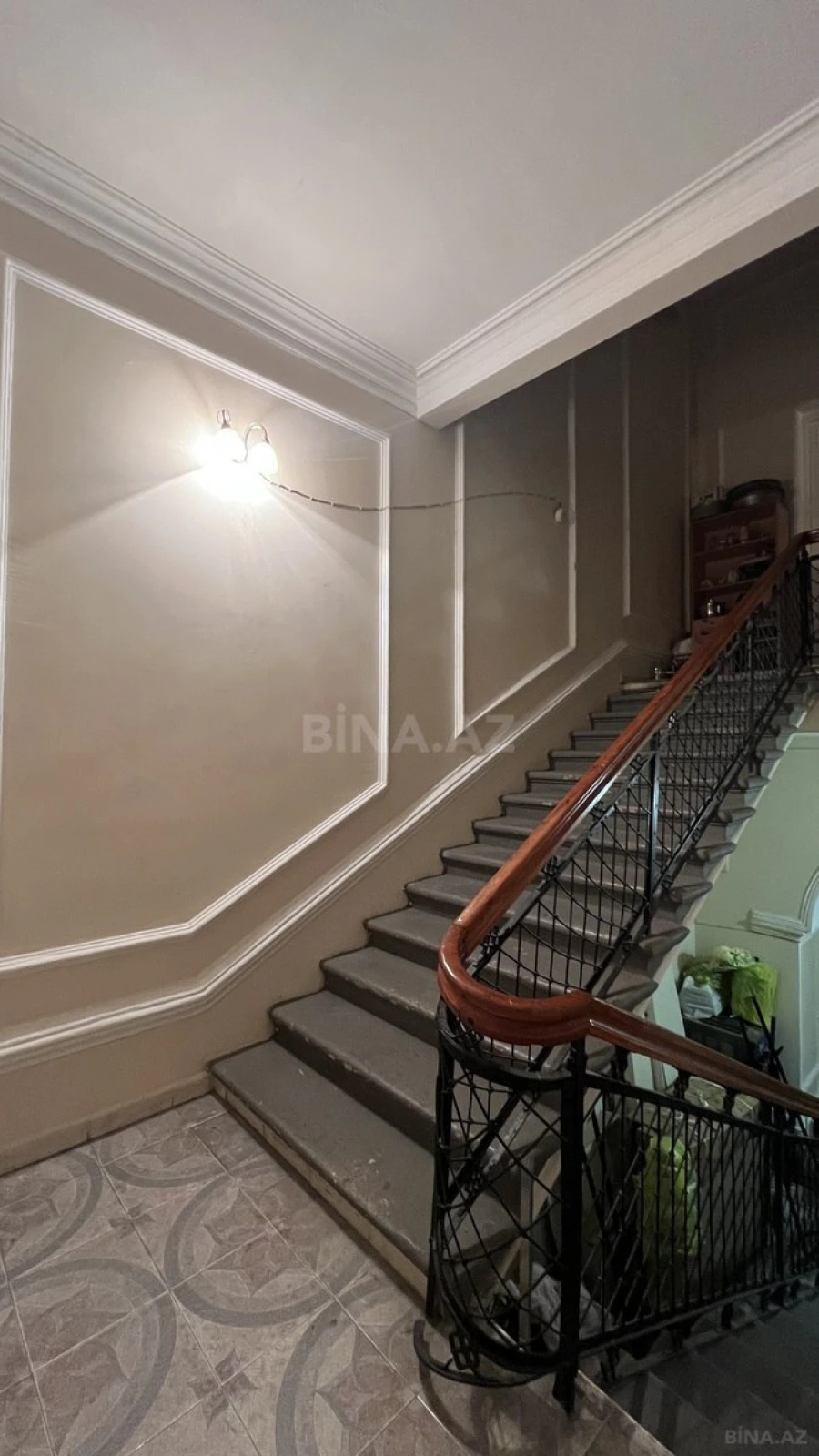 Satılır 5 otaqlı mənzil 190 m²