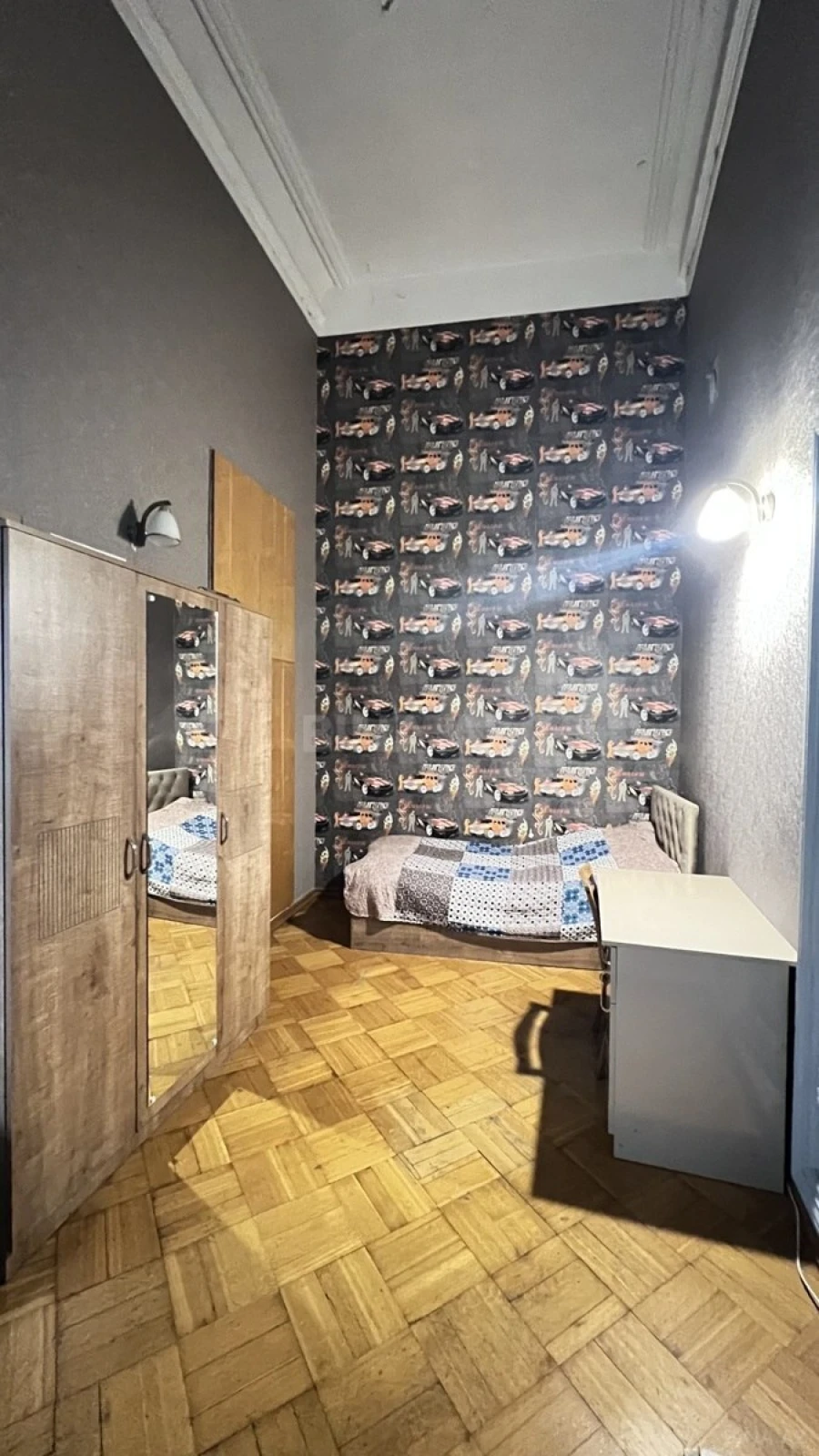 Satılır 5 otaqlı mənzil 190 m²