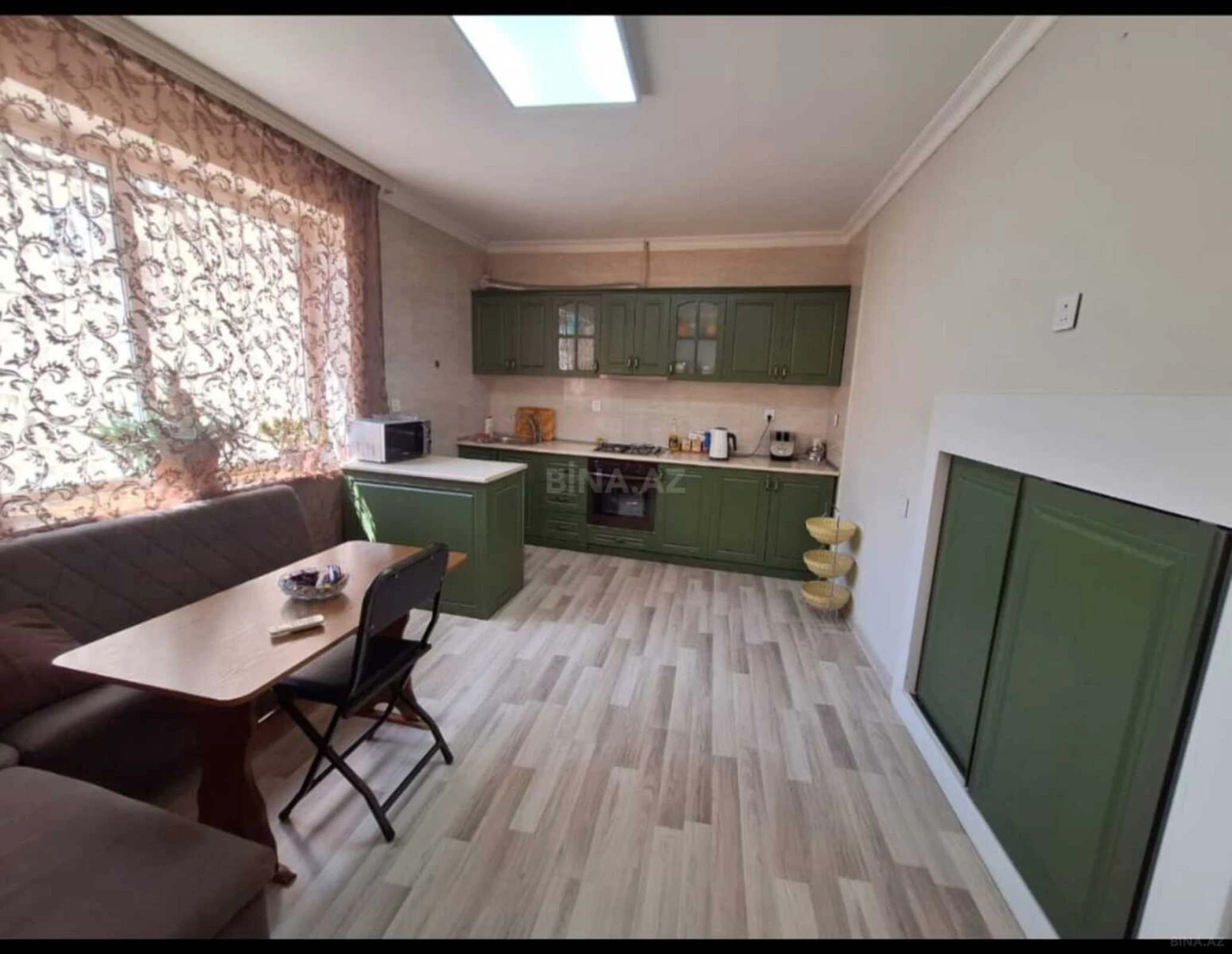 Satılır 5 otaqlı mənzil 190 m²